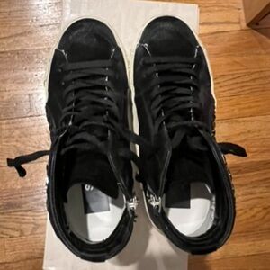 Women’s Slide Classic Zipper Close